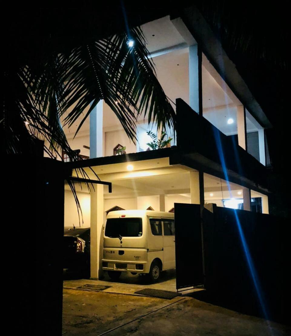 Mama'S Hostel Ahangama Esterno foto